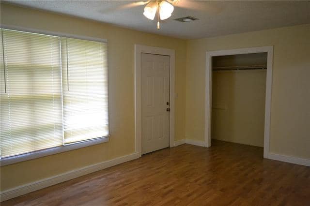 Building Photo - 15639 River Rd