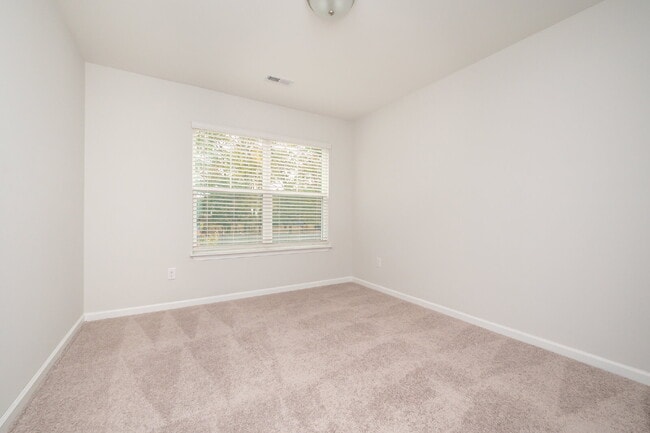 Building Photo - Elegant 3-Bedroom, 2.5-Bath Townhome with Modern Finishes ($1950/mo rent***)