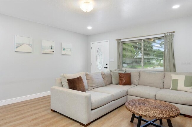 Building Photo - 5840 Dartmouth Ave N