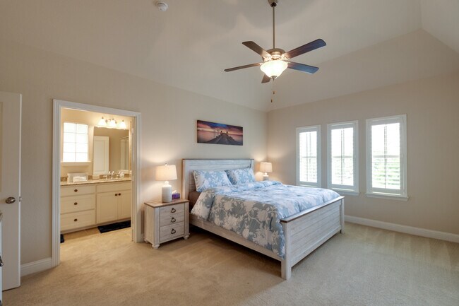 Upstairs Master Bedroom - 713 Northwood Dr