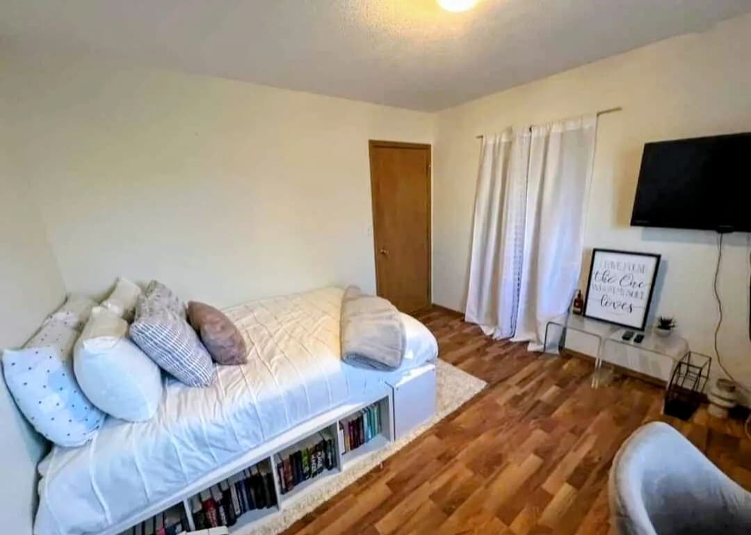 Third bedroom - 2425 Bostrom Ct