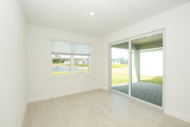 Building Photo - 6312 Cloverdale Ave