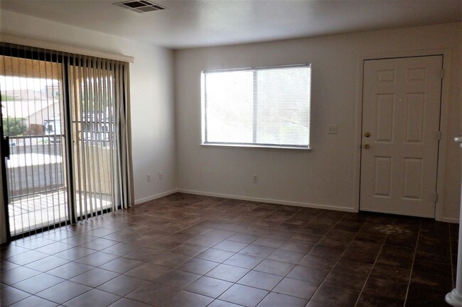 Building Photo - Two Bedroom Upstairs Condo Located in Hend...