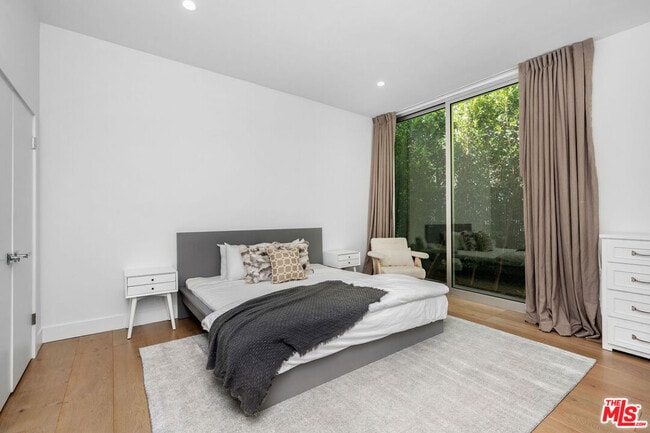 Building Photo - 9260 Cordell Dr