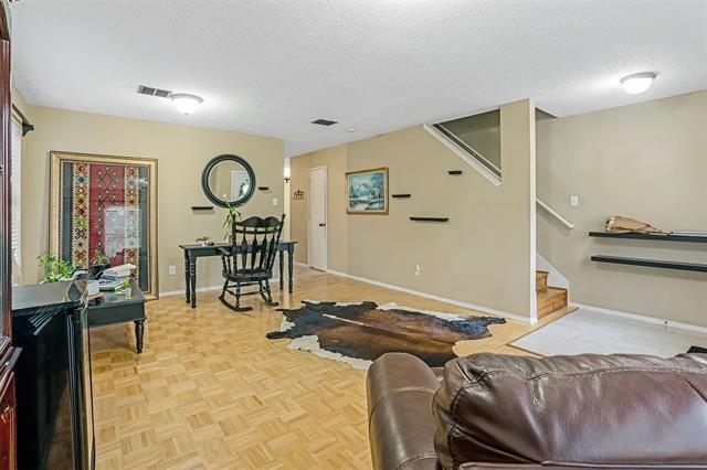 Building Photo - 2345 Maple Dr