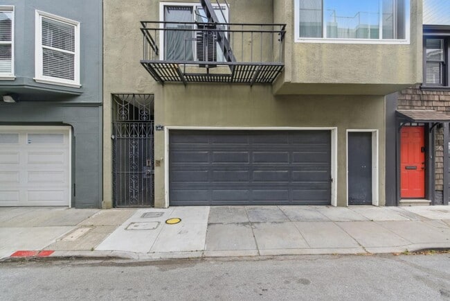 Building Photo - 66 Magnolia St