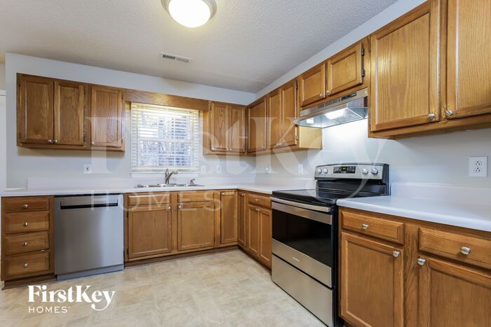 Building Photo - 120 Crestway Ct