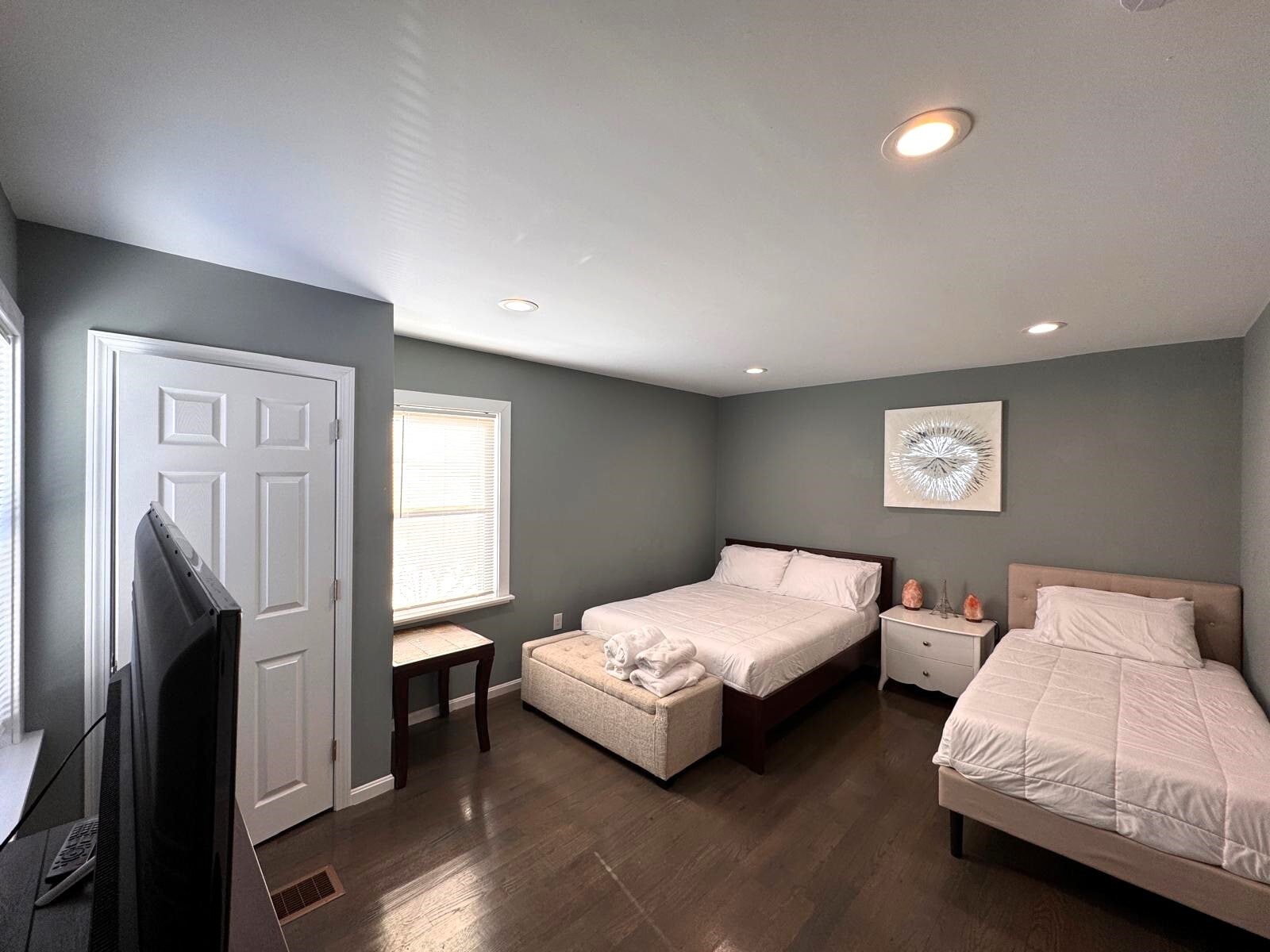 Building Photo - 60 Cedar St