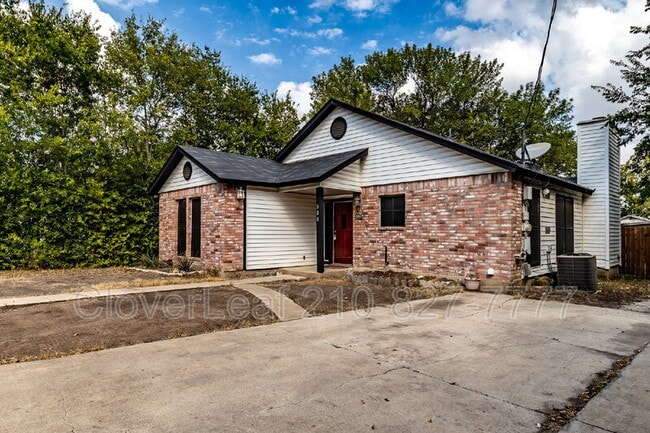 Building Photo - 535 E Ashley Rd