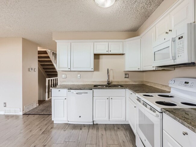 Building Photo - COMING IN MAY!!! Spacious 3 Bedroom 2.5 Ba...