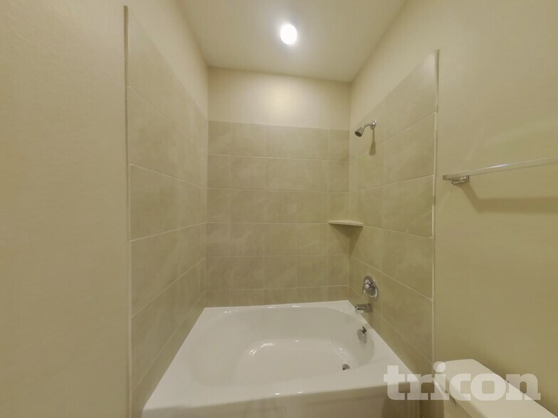 Building Photo - 440 Walpole Ct