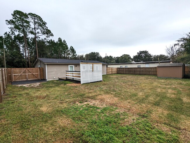 Building Photo - 1010 Pinetree Rd