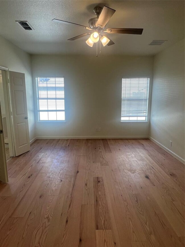 Building Photo - 5404 Martin Ave