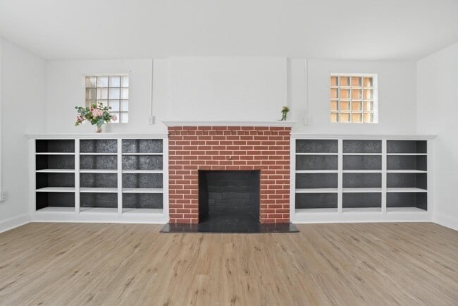 Building Photo - 157 W Washington St