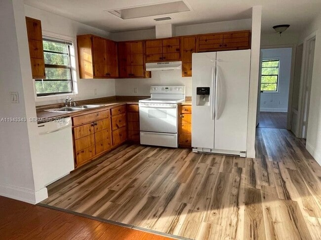 Building Photo - 1866 9th Pl