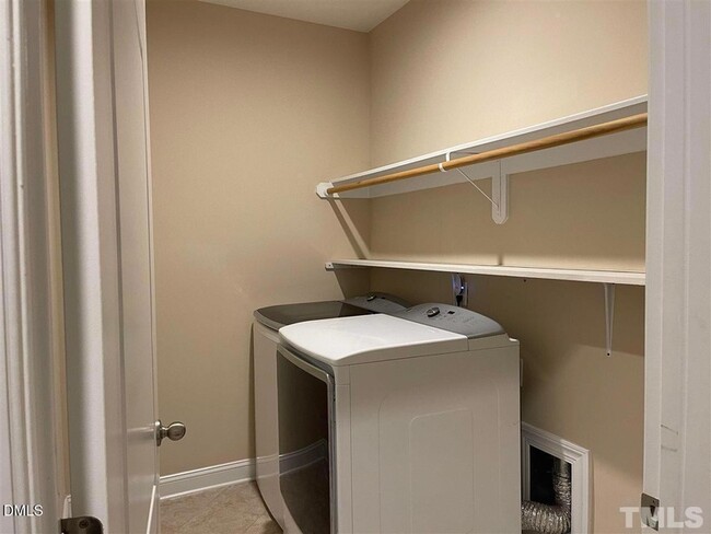 Building Photo - 811 Rymark Ct