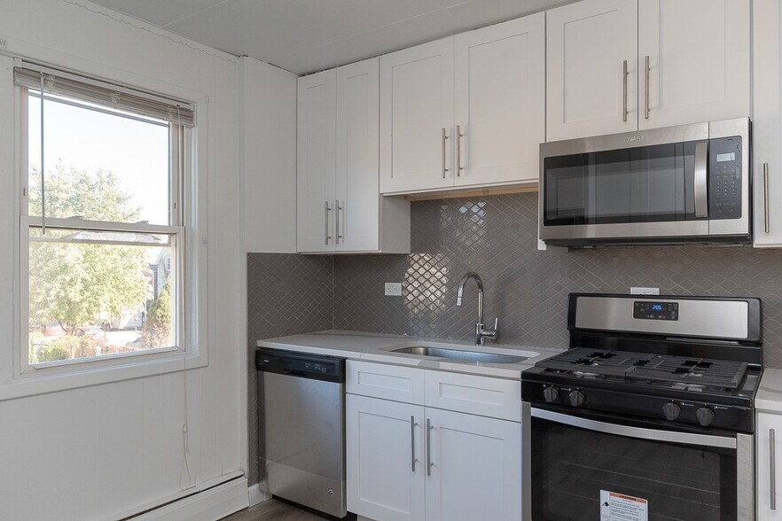 Building Photo - 3736 W Wabansia Ave