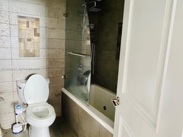 Building Photo - 2500 NE 135th St