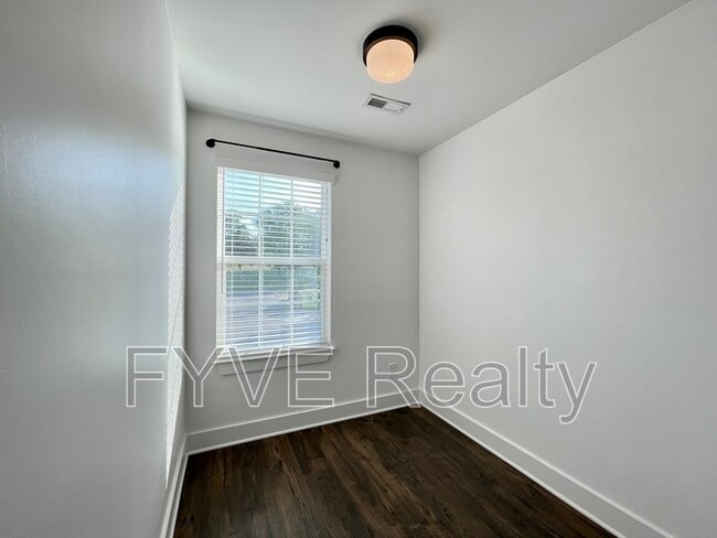 Building Photo - 300 Stewarts Ferry Pike