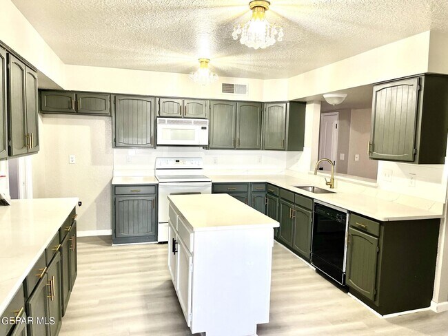 Building Photo - 11676 Andrienne Dr