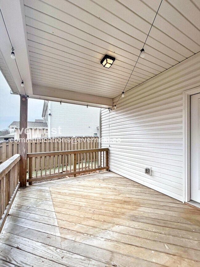 Building Photo - 2031 Darby View Ln