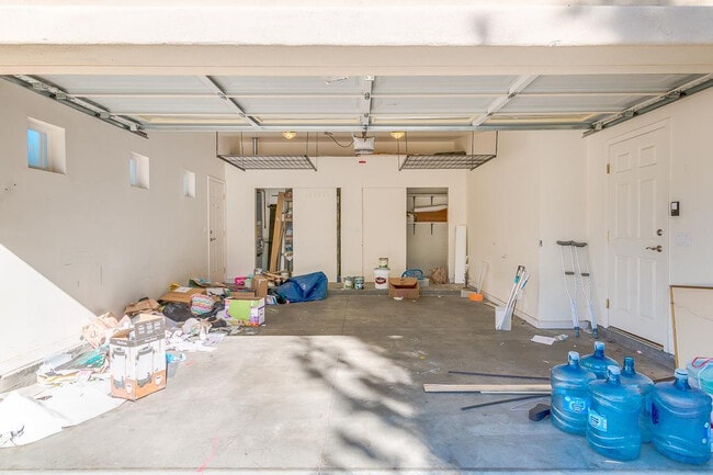 Building Photo - 526 E Flynn Ln