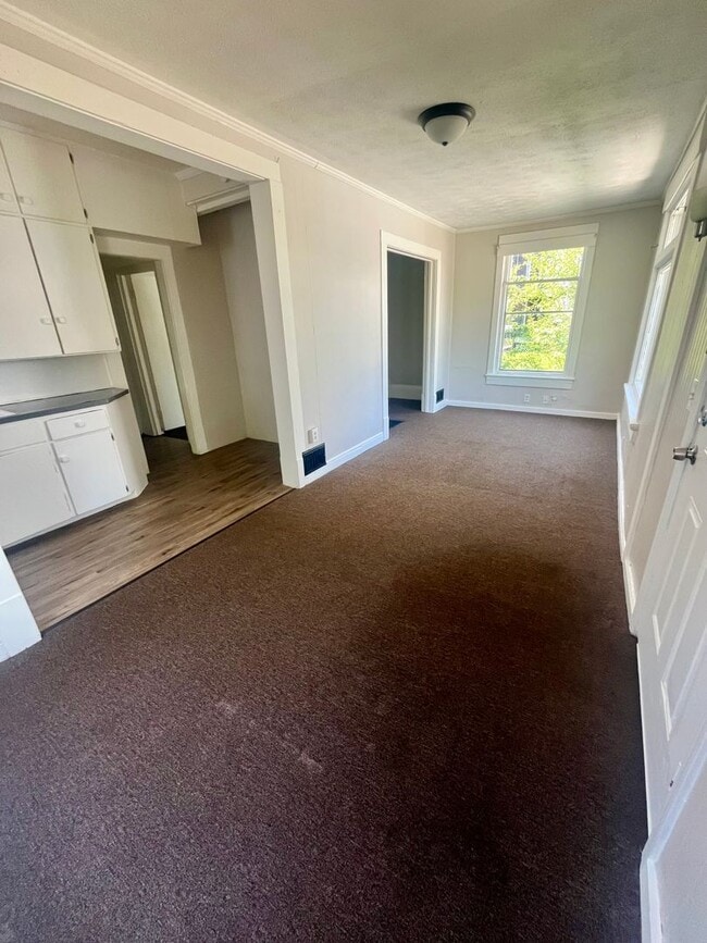 Building Photo - 808 7th St NW