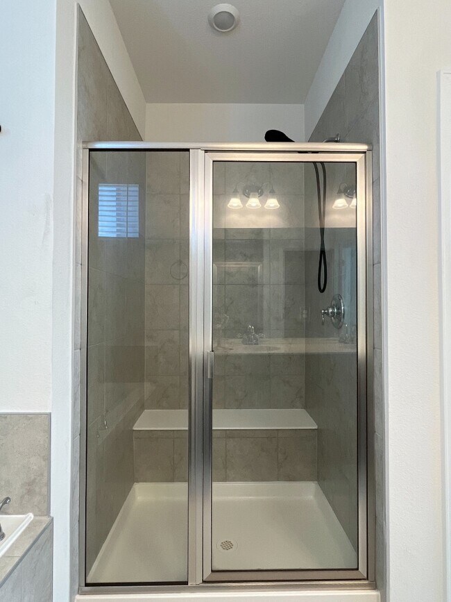 Building Photo - 1914 Rosen Dr