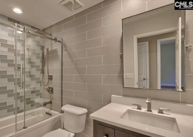 Building Photo - 3011 Clark St