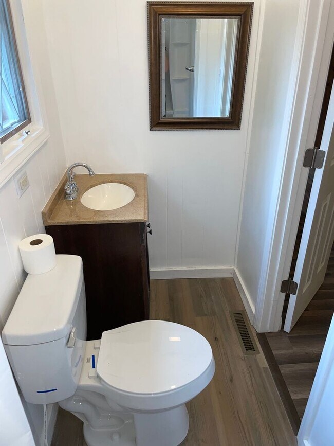 Building Photo - 3 bed 2 bath home