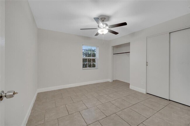 Building Photo - 1395 Meadowbrook St