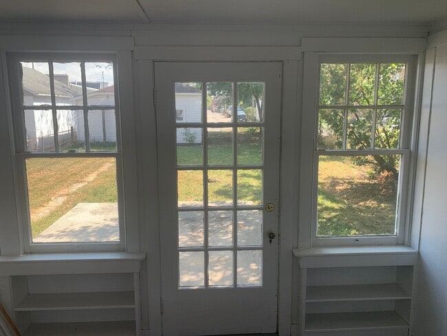 Building Photo - 2 Bedroom Detached House-East End York City