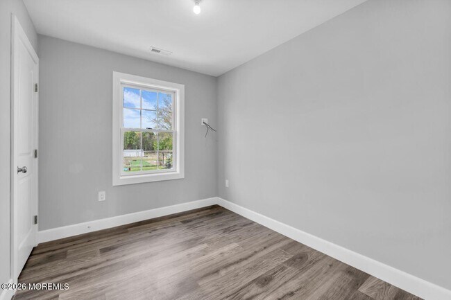 Building Photo - 553 Colts Neck Rd