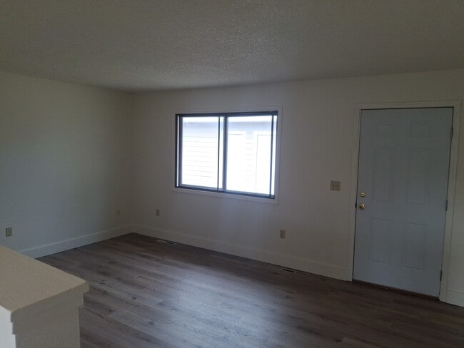 Building Photo - 402 N 19th Ave