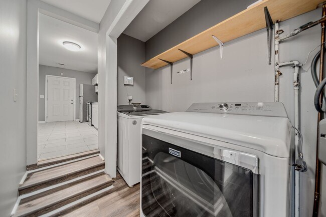 Building Photo - Recently Renovated 2 Bedroom Brick Home! - Coming Soon April 3rd!