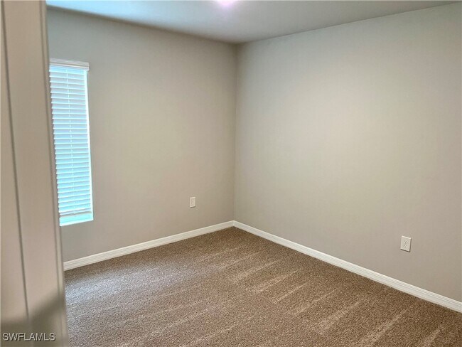 Building Photo - 3020 N Lakewood Rd