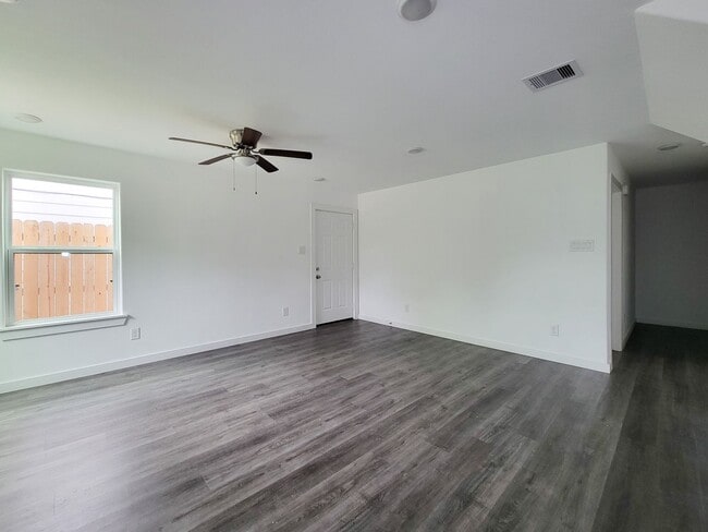 Building Photo - This newly constructed 3-bedroom, 2-bathro...