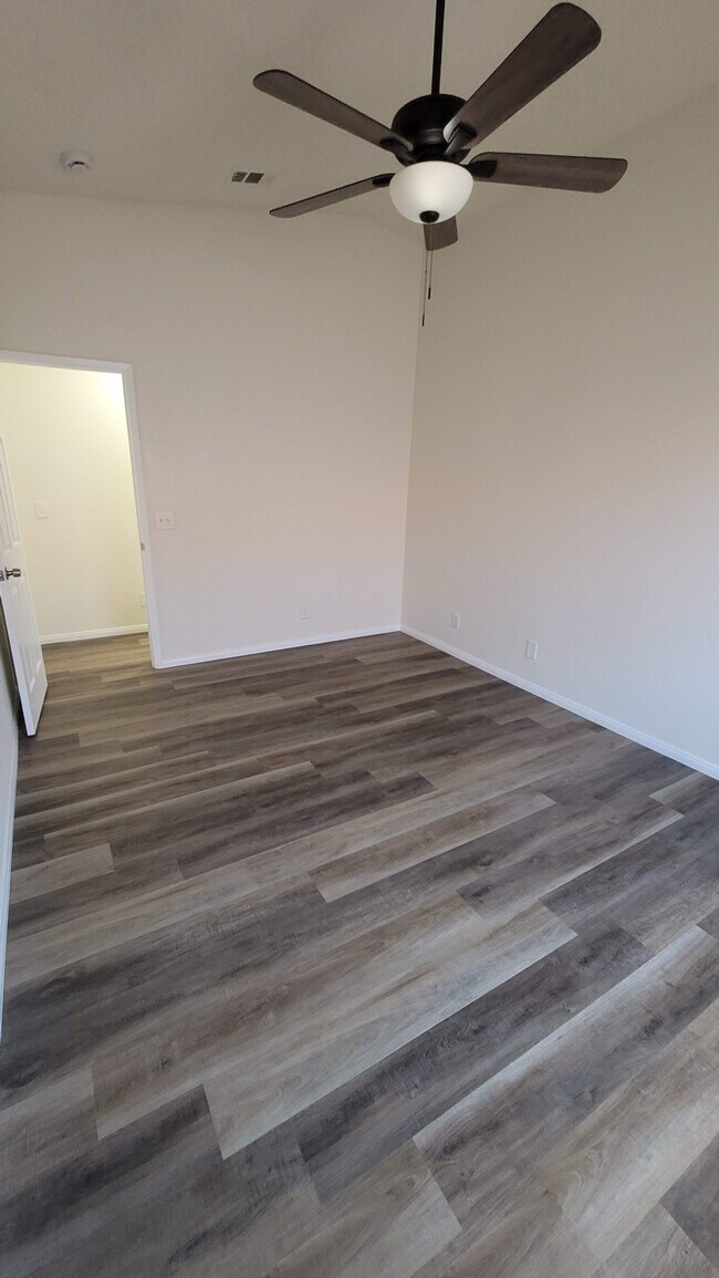 Building Photo - 16918 Sorrento Ln