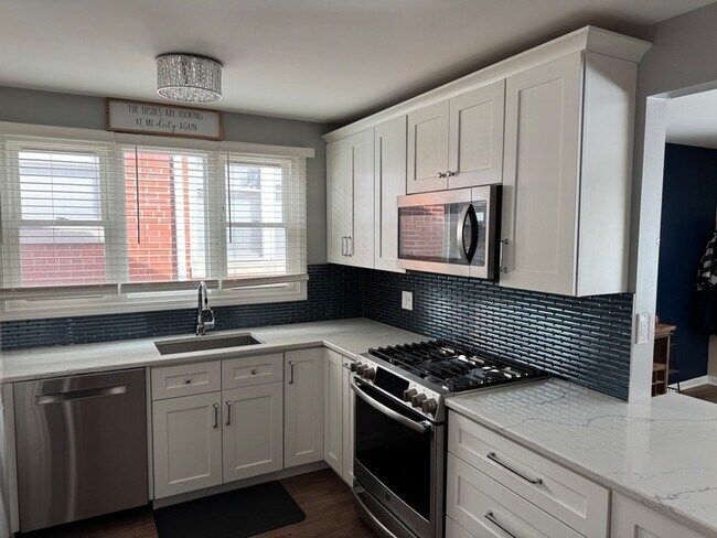 Building Photo - 2524 W 109th Pl