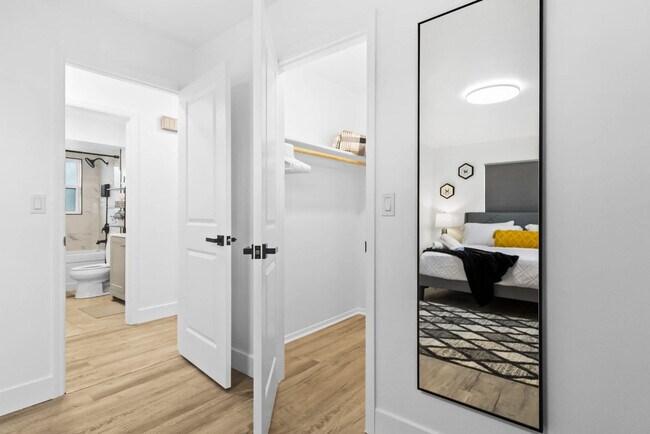 Building Photo - 1311 Cypress Ave