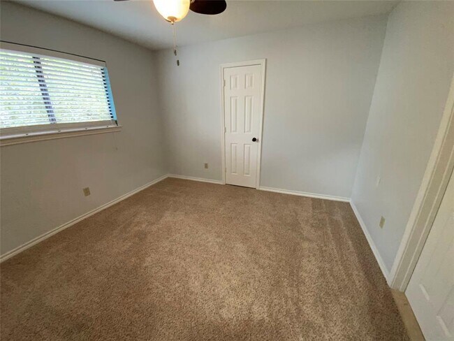 Building Photo - 14 Cascade Springs Pl