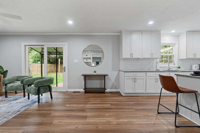 Building Photo - 214 Rivenoak Dr