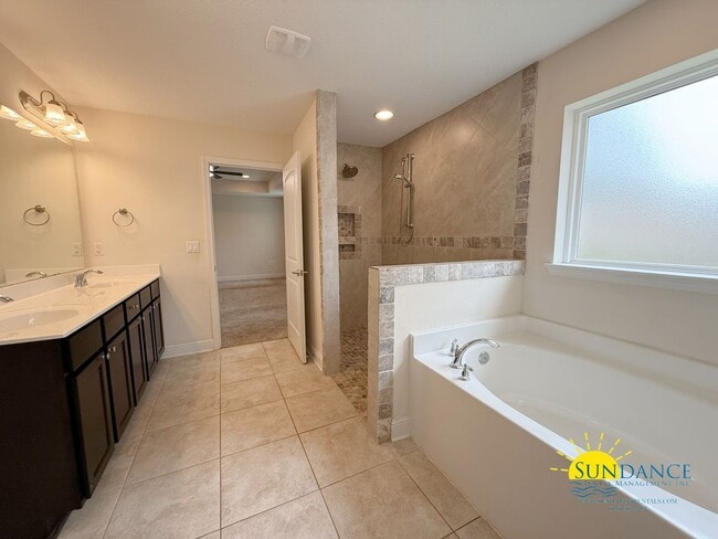 Building Photo - Spacious 4 Bedroom Home in Crestview’s Brooke Estates!