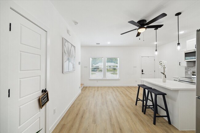 Building Photo - 7504 Laura Koppe Rd