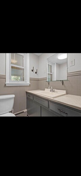 Building Photo - 125 N 4th St