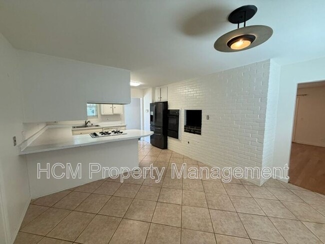 Building Photo - 16402 Birdie Ln