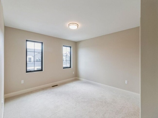 Building Photo - 2015 Lacey Dr