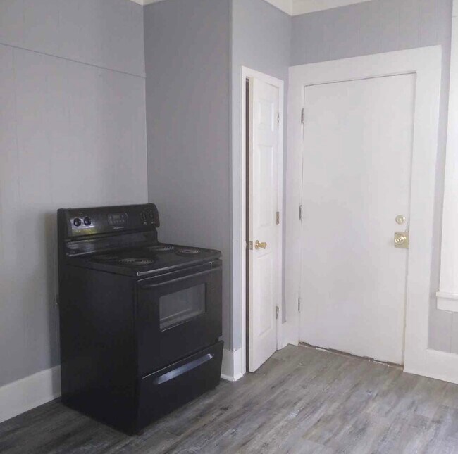 Building Photo - 212 S Bonner St