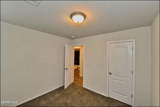 Building Photo - 952 Orangetip Dr