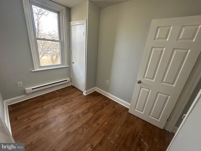 Building Photo - 609 N Wilton St